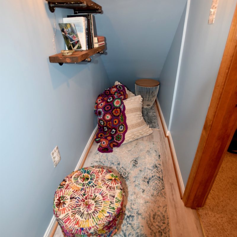 Before/After :: A Secret Book Nook for Mom!